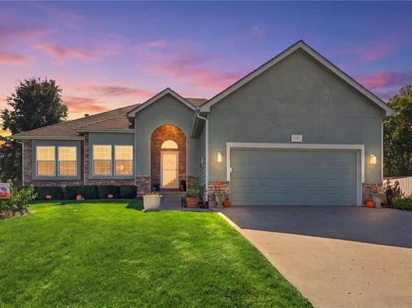 16911 Tucker Ct, Basehor, KS 66007