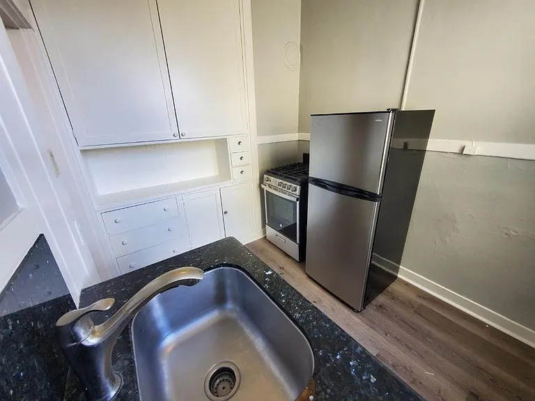 531 Hyde St #14 — Photo 8