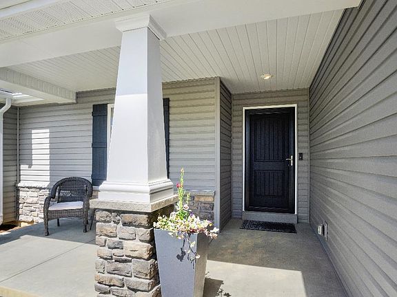 5th image of 527 Cass Dr
