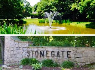 2 Stonegate Dr #B, Branford, CT 06405