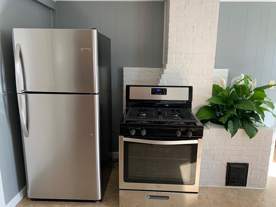 1st image of 26 Pleasant St APT 1