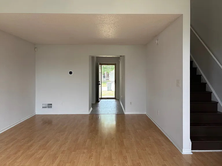 7248 Kimble Dr — Photo 3