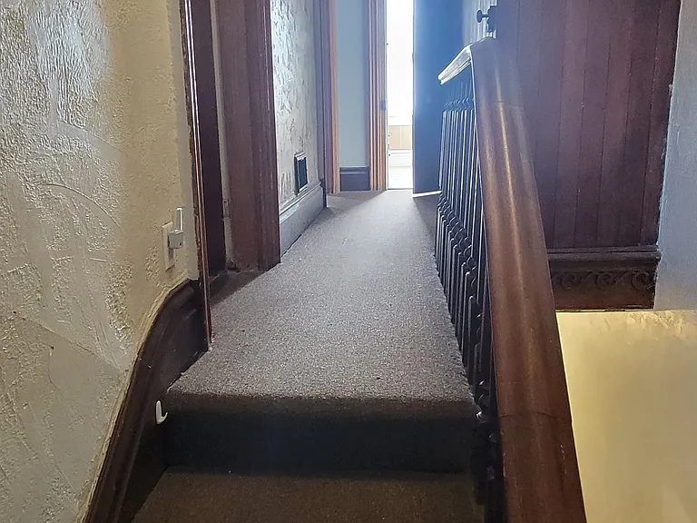 2323 Sarah St — Photo 19