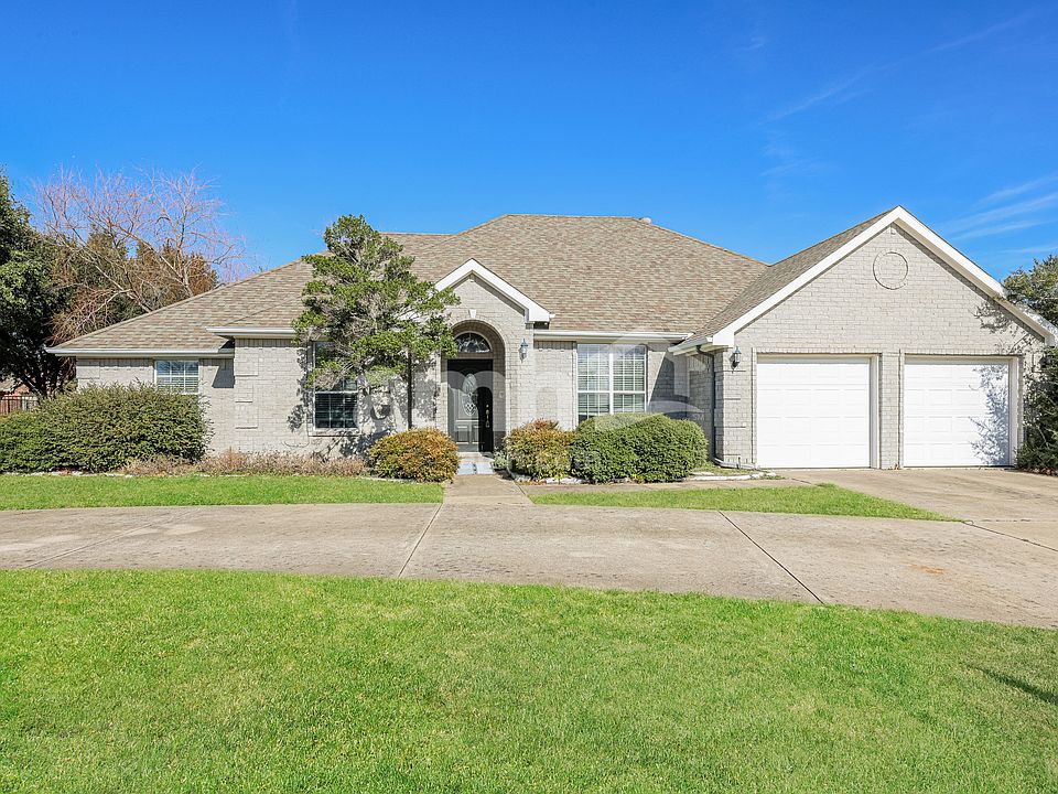 1st image of 208 Lakewood Trl