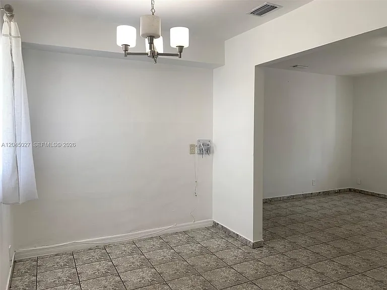 2131 Arthur St — Photo 8