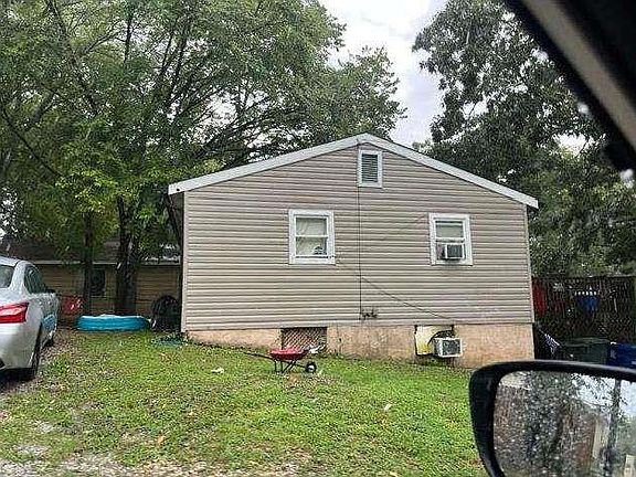 5th image of 1010 Gillespie Rd