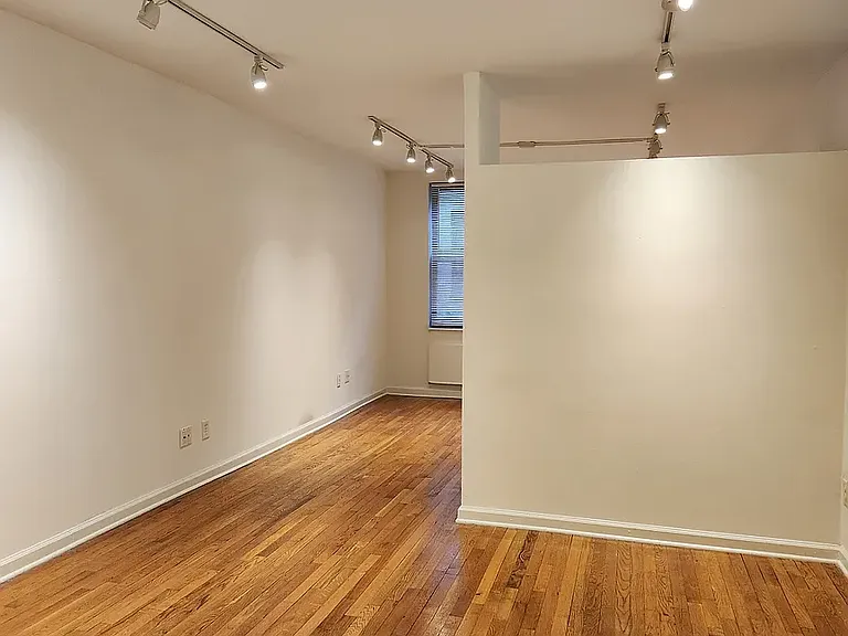 216 E 29th St #3G — Photo 7