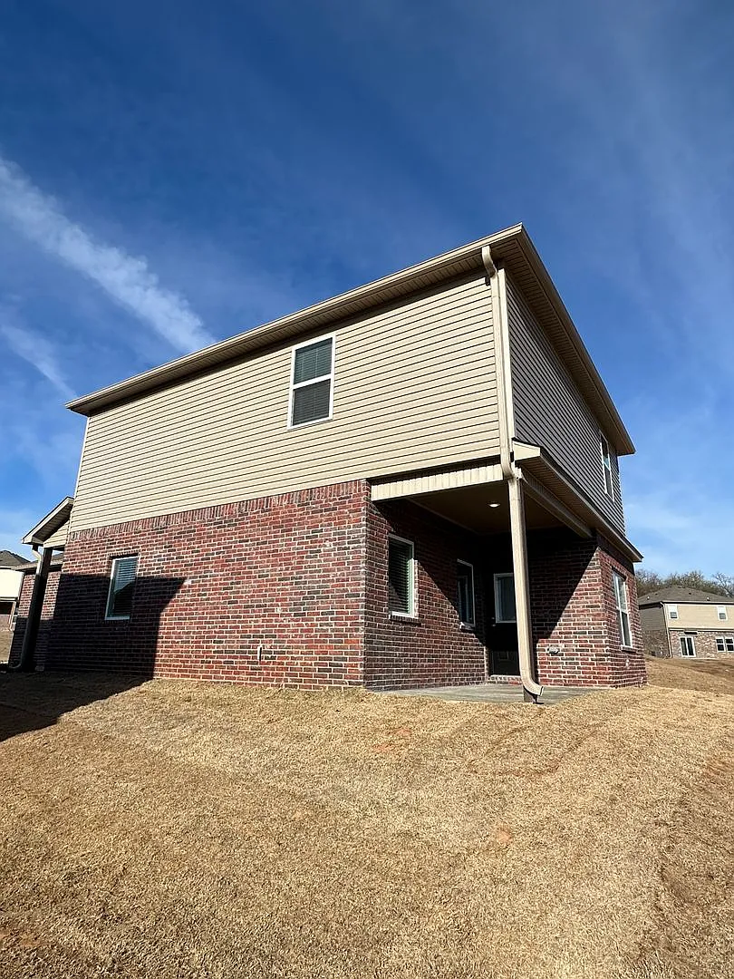 Discover Modern Living | Comfortable 3 Bedroom, 2.5 Bath Home with Upstairs Loft in Farmington — Photo 4