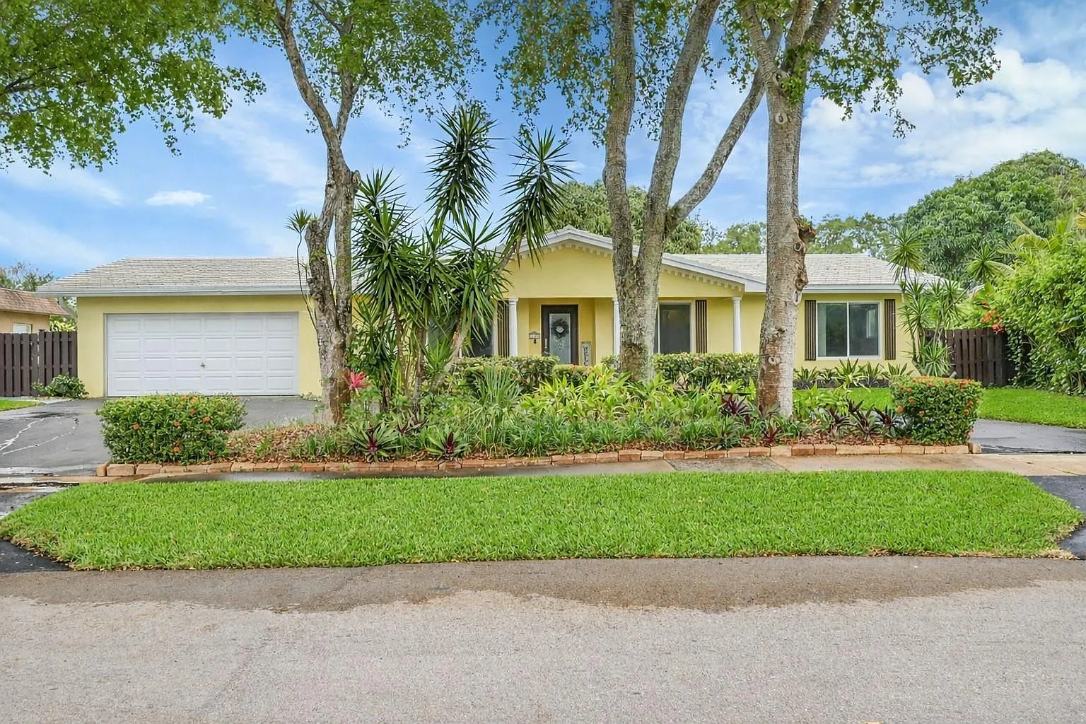 5 bed, 3.5 bath, 2856 sqft, $6,000 — Photo 1