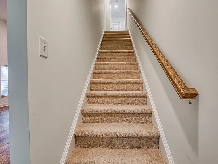 2632 Goldfinch Dr — Photo 8