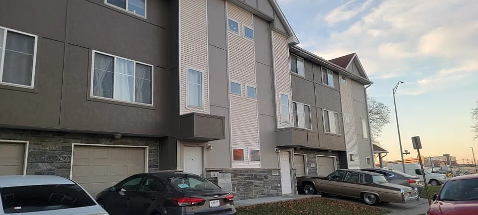 4 bed, 2.5 bath, 1725 sqft, $1,995 — Photo 1