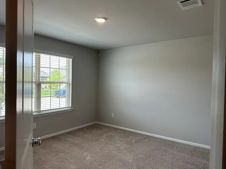 1416 Avalon Ct — Photo 8