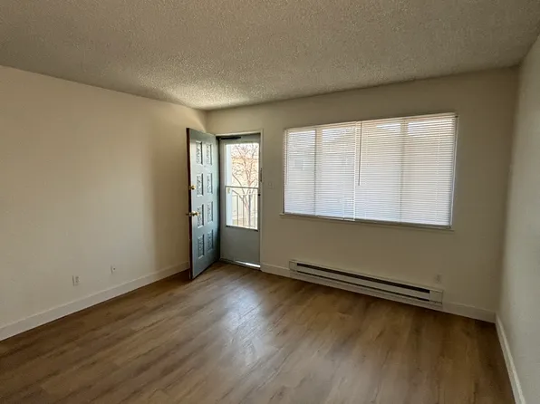 611 Oakwood Dr, Sparks, NV 89431