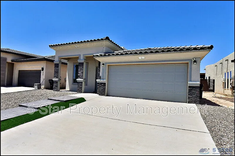 4 bed, 2.0 bath, 1438 sqft, $1,815 — Photo 4