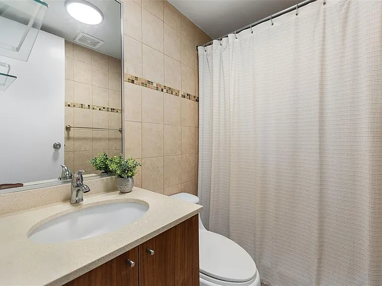 37 Cond Atrium Park Regina Marina #408C — Photo 14