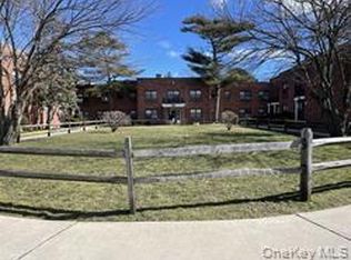 102 Division Ave APT 1C, Levittown, NY 11756