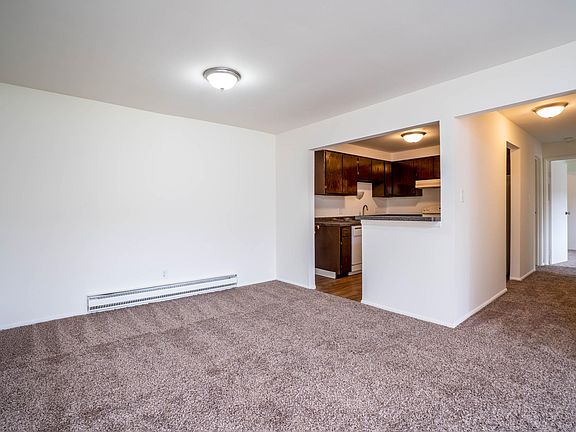 3rd image of 605 W 40th Pl #A2