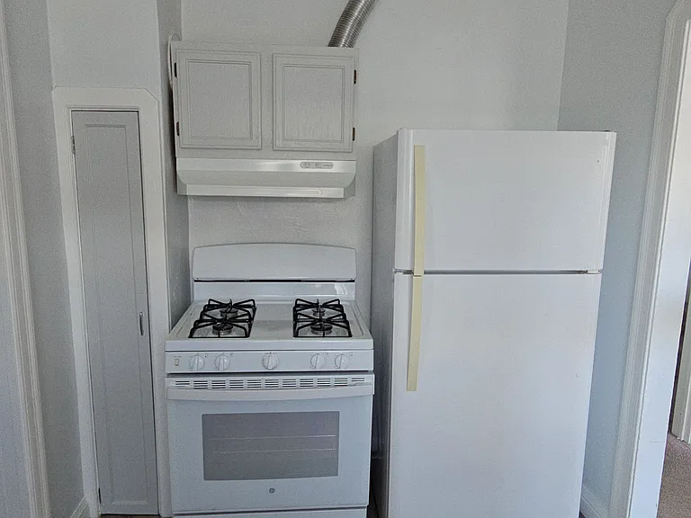 441 Wilson Ave — Photo 3
