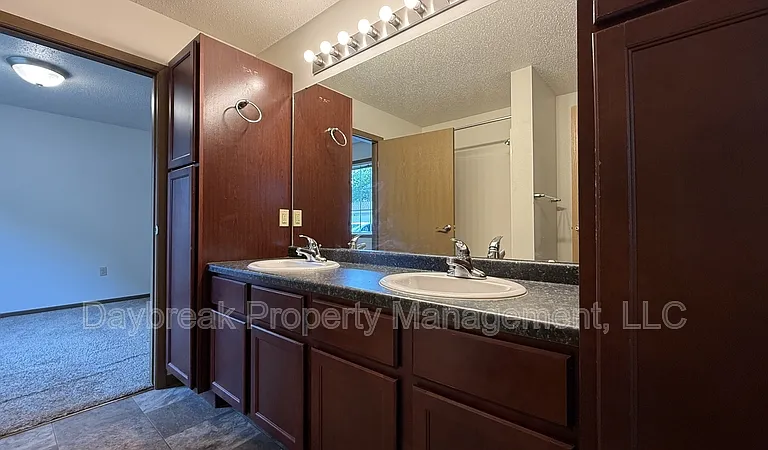 317 16th St S #4 — Photo 8