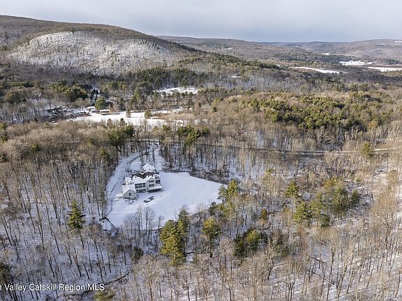 2nd image of 83 Maple Hill Road