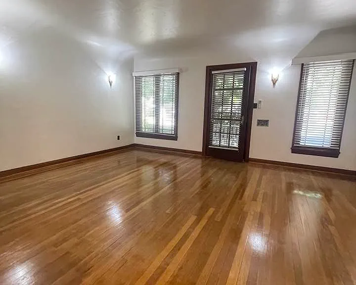 410 W Walnut St — Photo 34