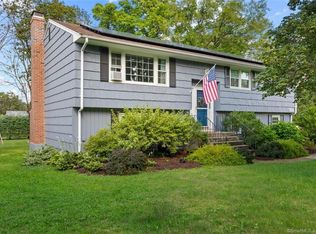 104 County Rd, Simsbury, CT 06070