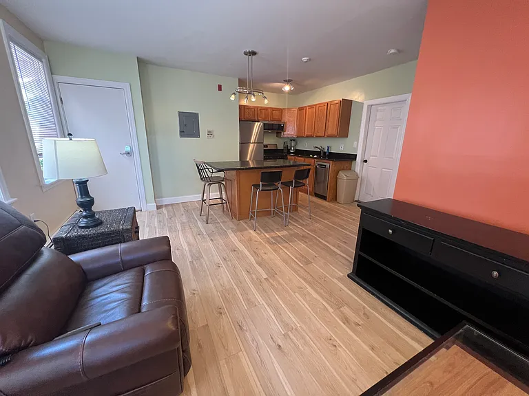 83 America St #6J — Photo 10