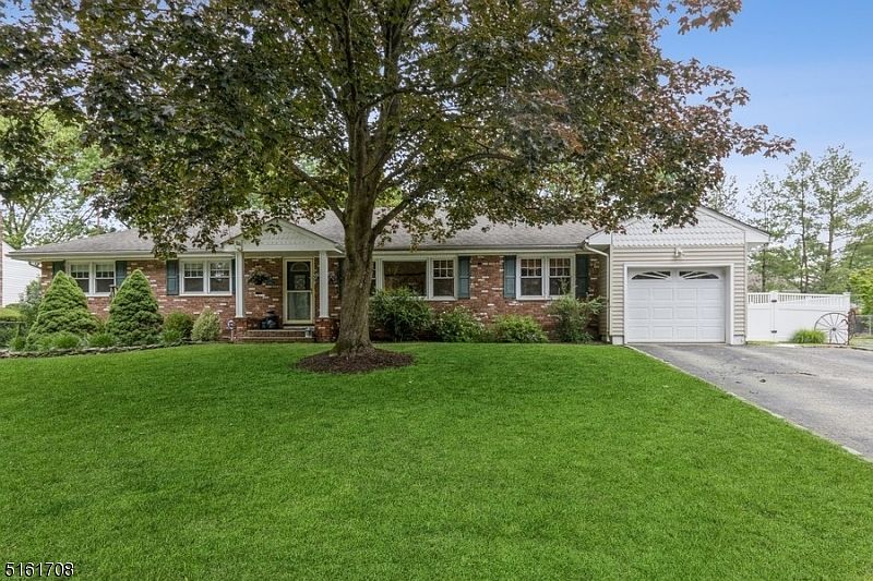 1st image of 34 Lombard Dr