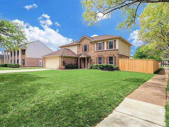 2nd image of 3018 Lakefield Way