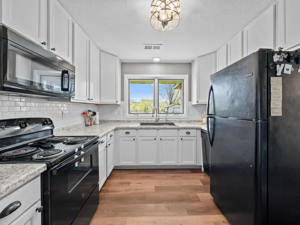 830 W 4th St, Rush City, MN 55069