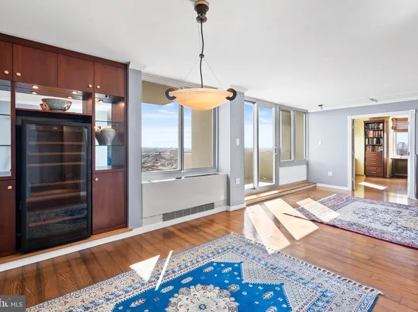 604 S Washington Sq APT 1917, Philadelphia, PA 19106