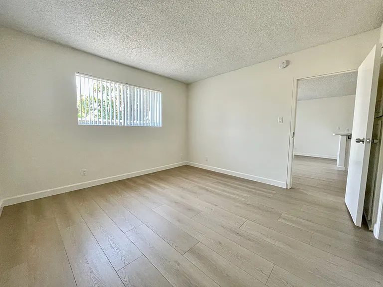 122 S Occidental Blvd #10 — Photo 8