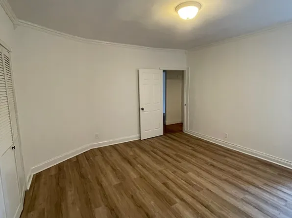 915 East 17th Street image 8 of 15