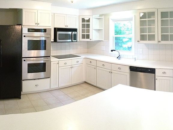 Kitchen with breakfast bar