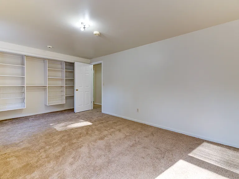 13 Cloverfield Dr — Photo 31