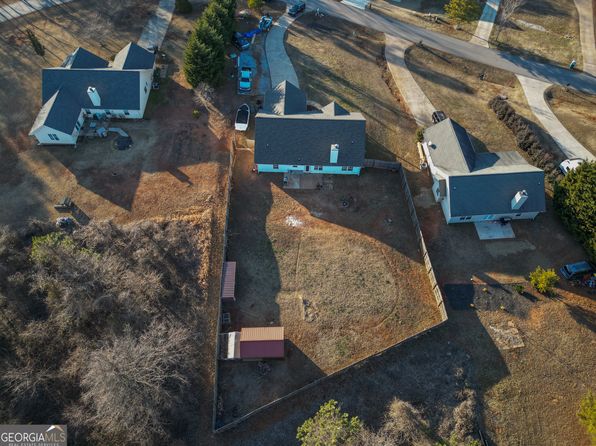 561 Cypress Dr, Mount Airy, GA 30563