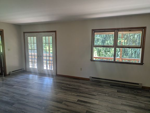 4th image of 1175 Valley Rd