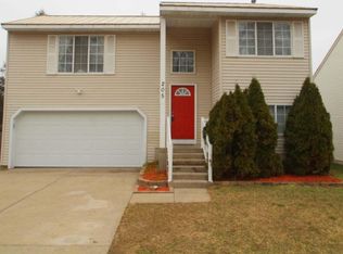 205 Garland St SE, Grand Rapids, MI 49548
