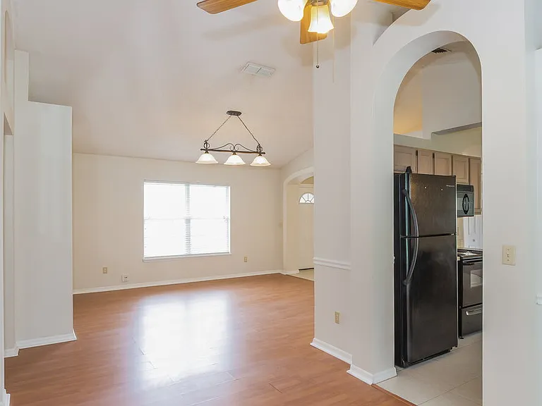 7624 Pilgrims Trace Dr — Photo 2