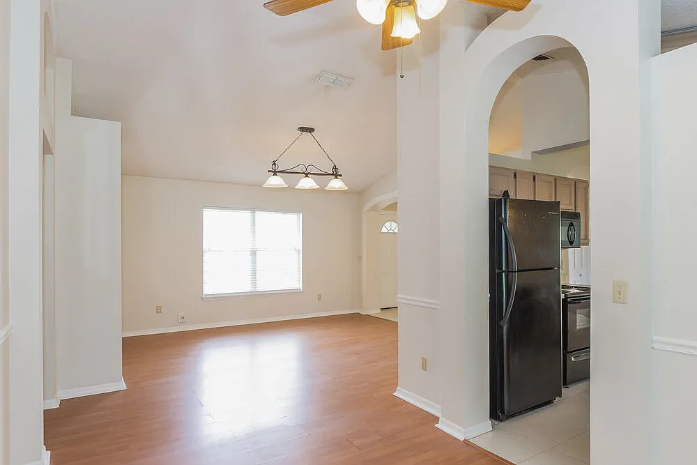 Building Photo - 7624 Pilgrims Trace Dr