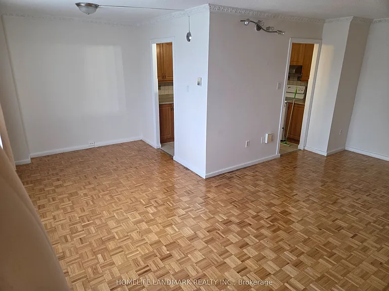 100 Leeward Glenway #301 — Photo 6