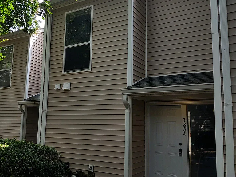 3884 Staffordshire Ln — Photo 2