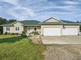 7997 218th Ave, Martelle, IA 52305