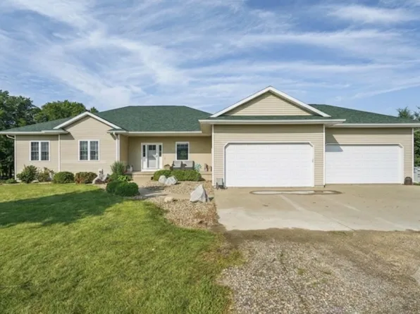 7997 218th Ave, Martelle, IA 52305
