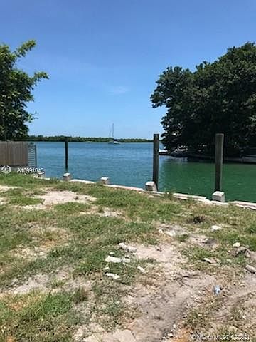 2nd image of 870 Harbor Dr