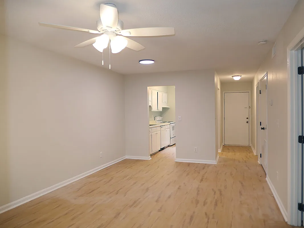 2 bed, 1.5 bath, 850 sqft, $1,050 — Photo 3
