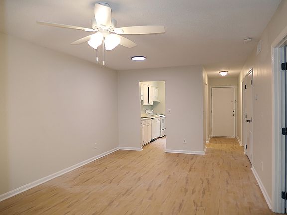 3rd image of 332 Ashley Forest Rd