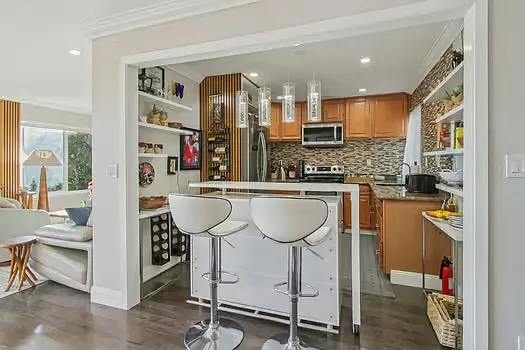 kitchen/wine bar