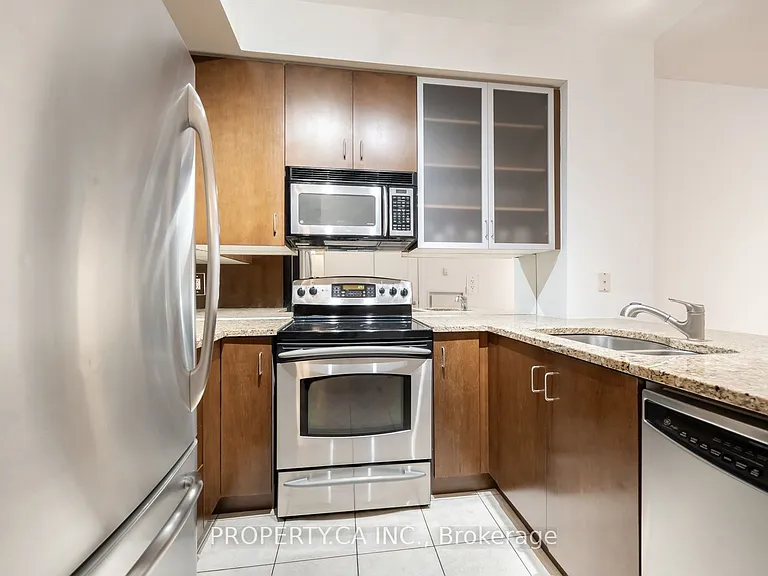 438 King St W #803 — Photo 7