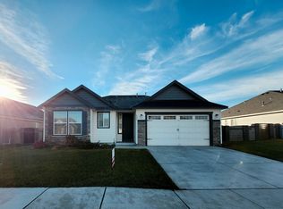 8203 Ballard Loop, West Richland, WA 99353